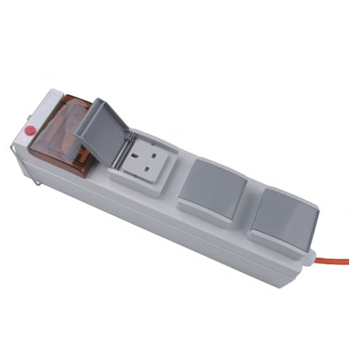 XG033C IP44 Waterproof 3-Way UK Extension Cord 16A with Circuit Breaker